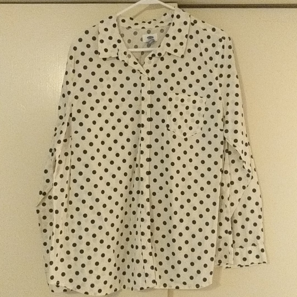 Button down single pocket long sleeve blouse